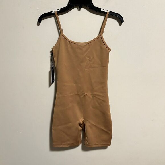 NWT TNA Aritzia TnaGLOSS™ Rhythm 7" Romper in Caramelized Brown- Size XS - Picture 1 of 11
